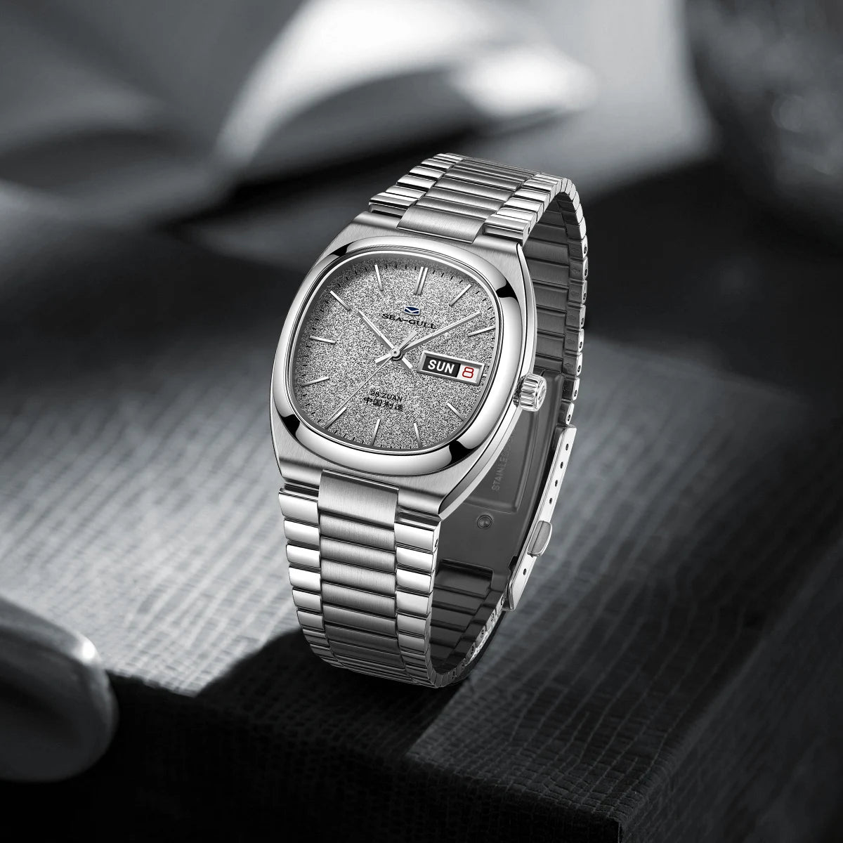 Seagull Men's/Women's Watch 1051C: 36mm 316L Stainless Steel, Sapphire Crystal, Automatic Calendar